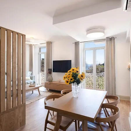 Lägenhet Rivoli Luxurious Seaview In Liston Square