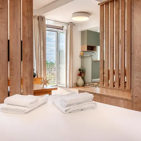 Rivoli Luxurious Seaview In Liston Square Lägenhet