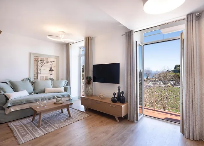 Rivoli Luxurious Seaview In Liston Square *