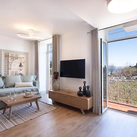 Rivoli Luxurious Seaview In Liston Square *